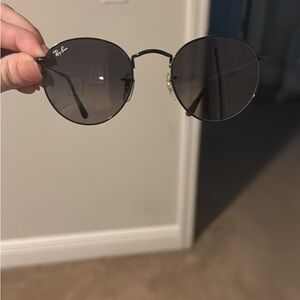 Ray-Ban Classic Black Round Sunglasses